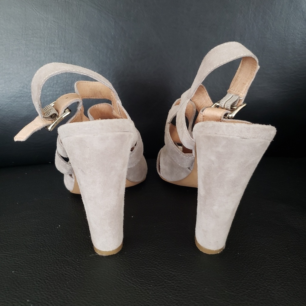 SHOES - Picture 4 of 6